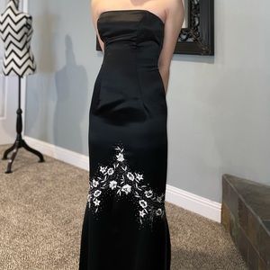 ZUM ZUM ** Gorgeous --black strapless formal dress
